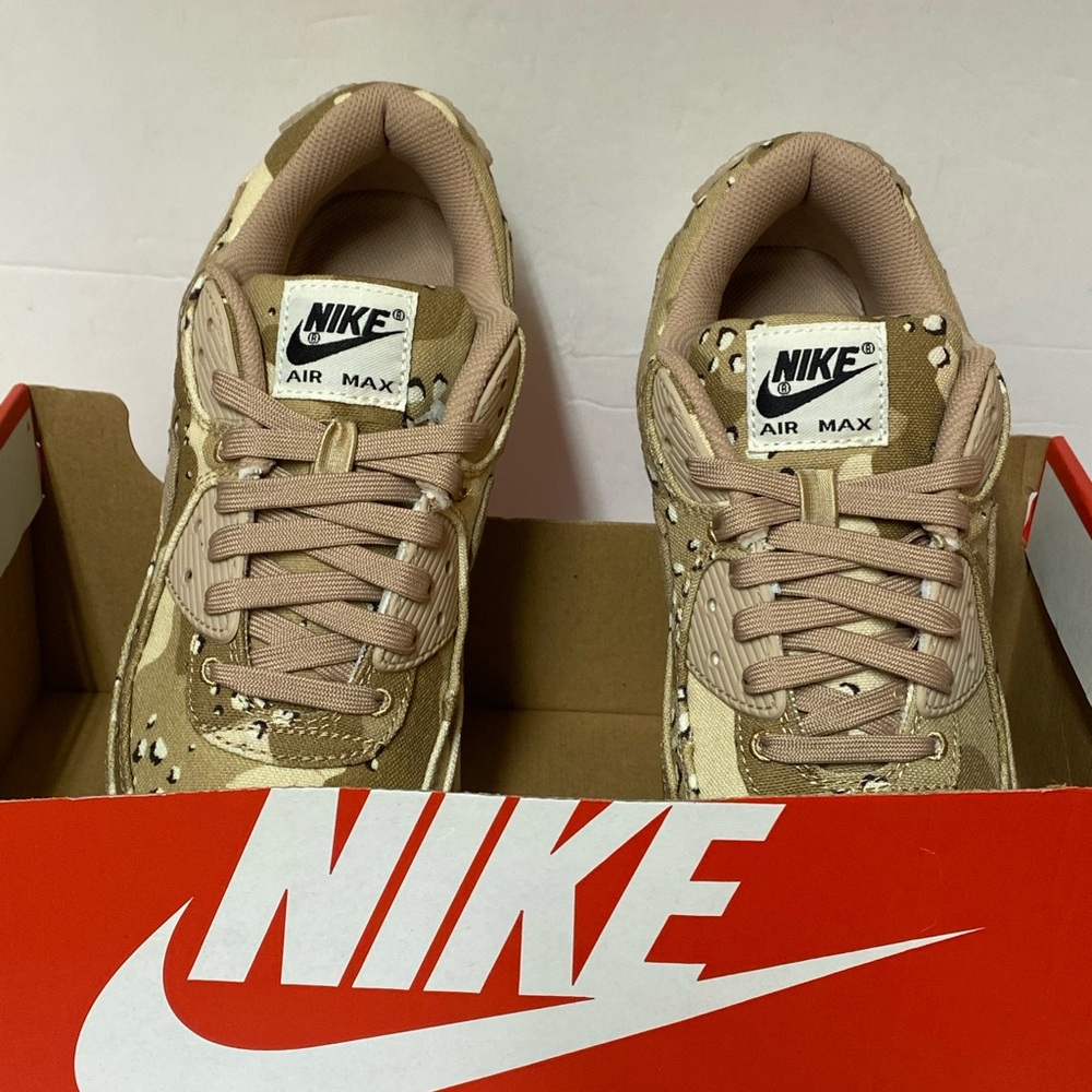 Nike Air Max 90 - Desert Camo - 2022 SZ 8women  Size 6.5 mens  No Lid DX2313-200